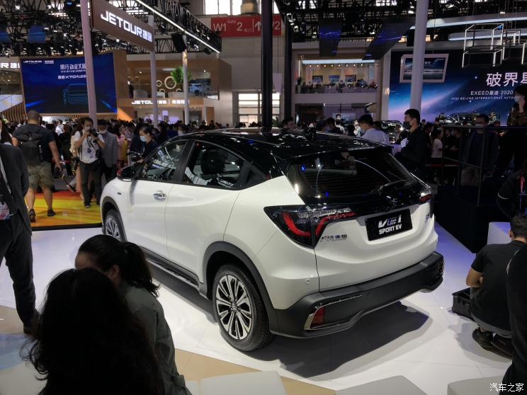 Phía sau của Everus VE-1 Sport EV bản màu trắng