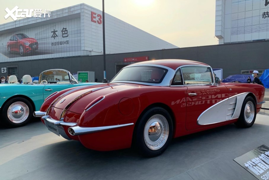 Phía sau của Songsam Motors SS Dolphin