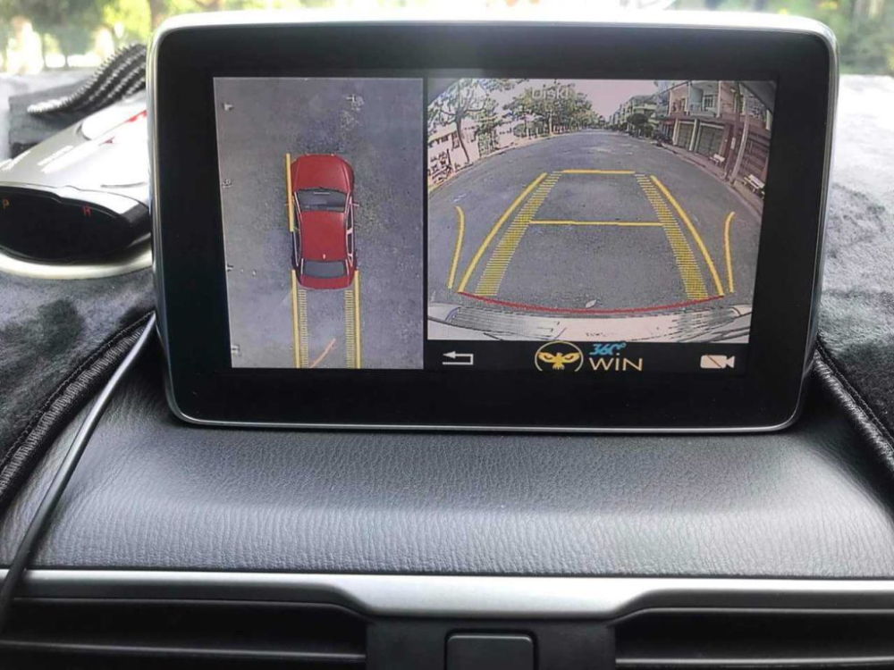 Camera lùi 360 giúp quan sát phía sau xe bao quát hơn Camera lùi 360 giúp quan sát phía sau xe bao quát hơn