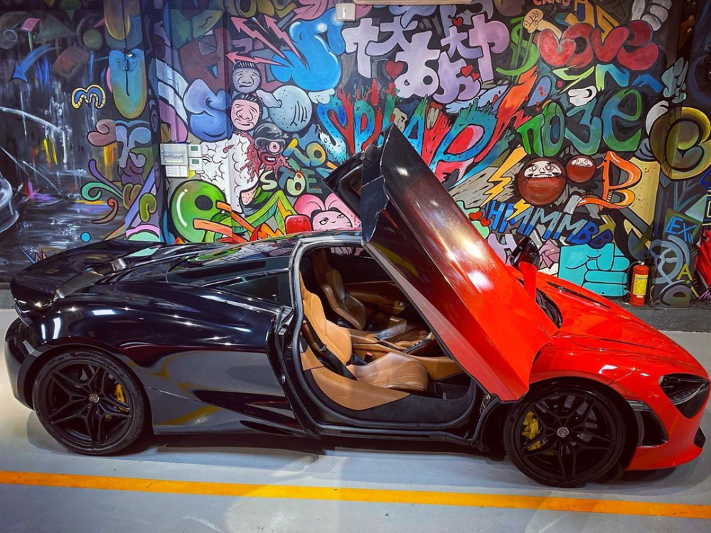Cận cảnh bộ áo đỏ-đen trên chiếc siêu xe McLaren 720S đầu tiên về Việt Nam Cận cảnh bộ áo đỏ-đen trên chiếc siêu xe McLaren 720S đầu tiên về Việt Nam