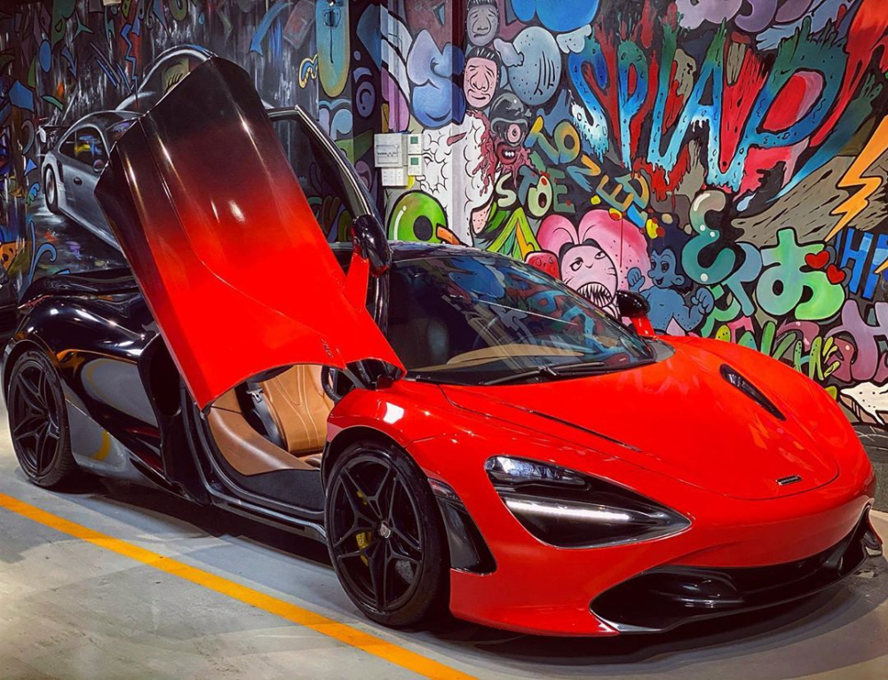 McLaren 720S được chủ nhân cho bắt McLaren 720S được chủ nhân cho bắt trend với bộ áo nửa màu này nửa màu khác