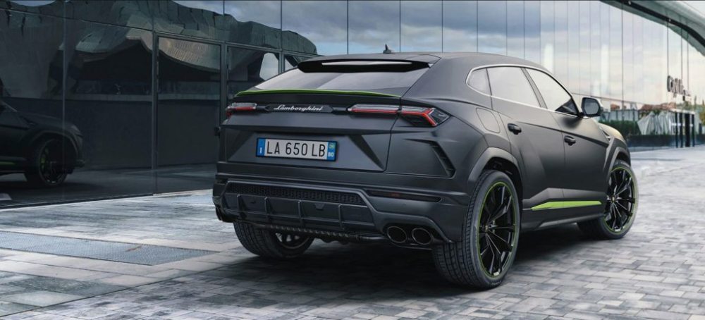 Hãng siêu xe Lamborghini trang bị đến 6 chế độ lái cho siêu SUV Urus và gọi là Anima. Ngoài 3 chế độ lái quen thuộc trên các siêu xe như Strada (đường phố), Sport (thể thao), Corsa (đường đua), siêu SUV Urus còn có thêm 3 chế độ lái khác là Sabbia (đường cát), Terra (việt dã) và Neve (tuyết).