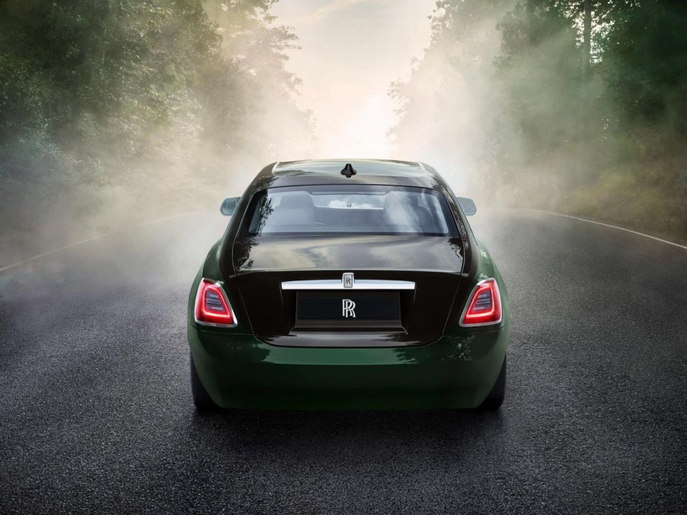 Thiết kế tổng thể của Rolls-Royce Ghost Extended 2021 kh&ocirc;ng kh&aacute;c bản thường