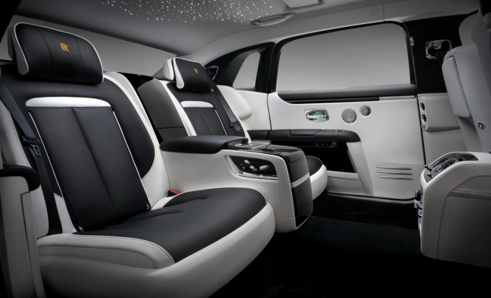 H&agrave;ng ghế sau cực rộng r&atilde;i của Rolls-Royce Ghost Extended 2021