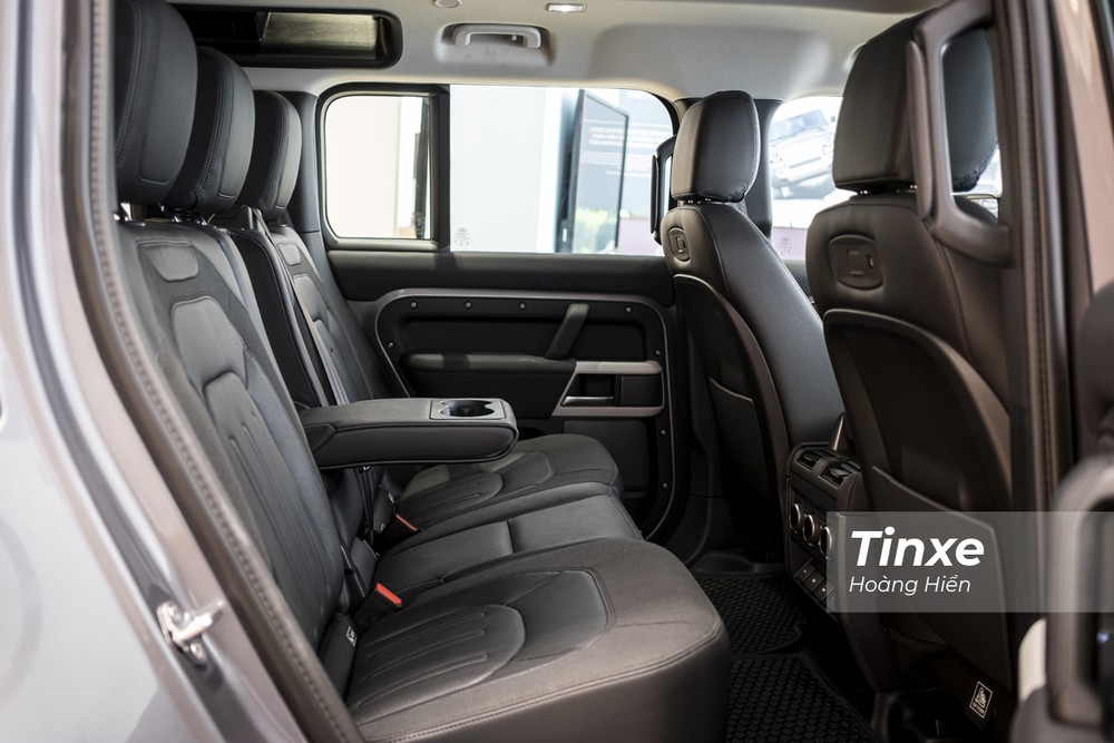 Hàng ghế sau của Land Rover Defender 2020 Hàng ghế sau của Land Rover Defender 2020