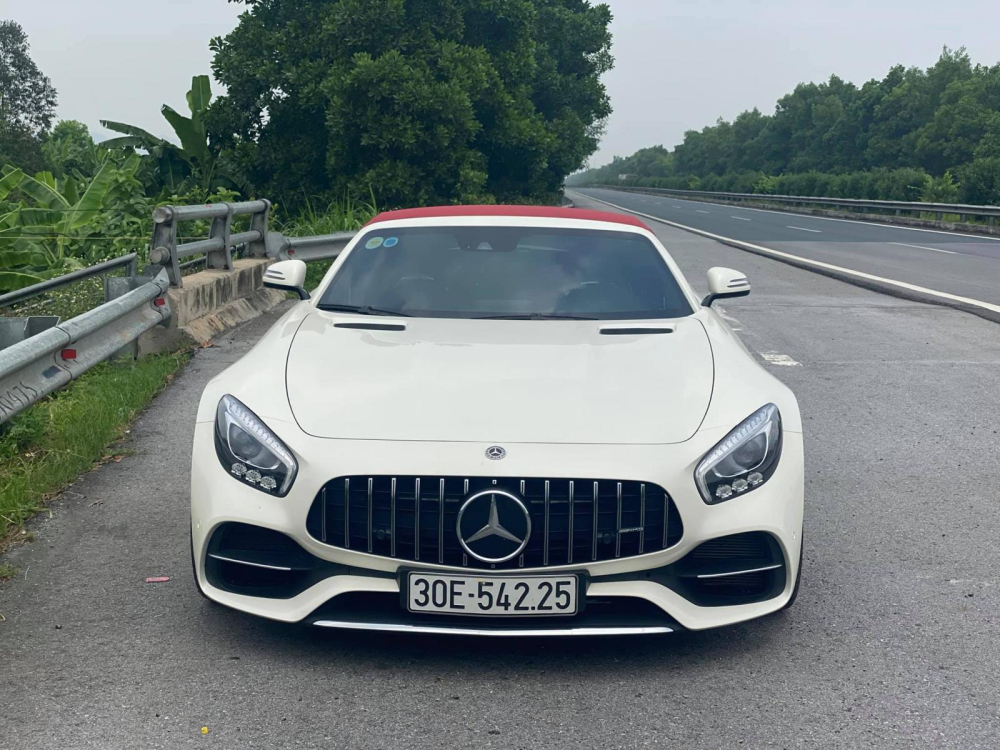 Vẻ đẹp của siêu xe mui trần Mercedes-AMG GT Roadster độc nhất Việt Nam Vẻ đẹp của siêu xe mui trần Mercedes-AMG GT Roadster độc nhất Việt Nam