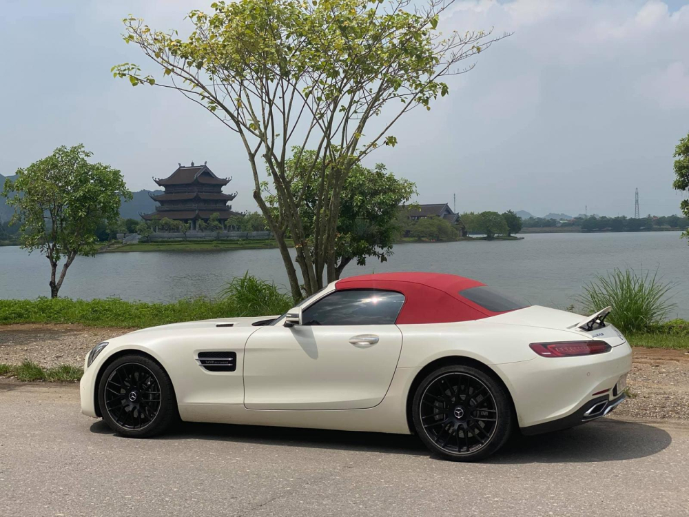 Giá xe Mercedes-AMG GT Roadster tại Việt Nam lúc mới về nước là 10,4 tỷ đồng Giá xe Mercedes-AMG GT Roadster tại Việt Nam lúc mới về nước là 10,4 tỷ đồng