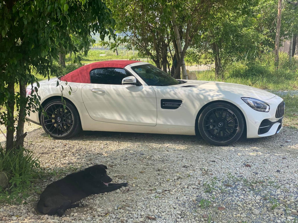 Mercedes-AMG GT Roadster duy nhất Việt Nam sở hữu màu sơn trắng, mâm đen và mui nỉ màu đỏ Mercedes-AMG GT Roadster duy nhất Việt Nam sở hữu màu sơn trắng, mâm đen và mui nỉ màu đỏ