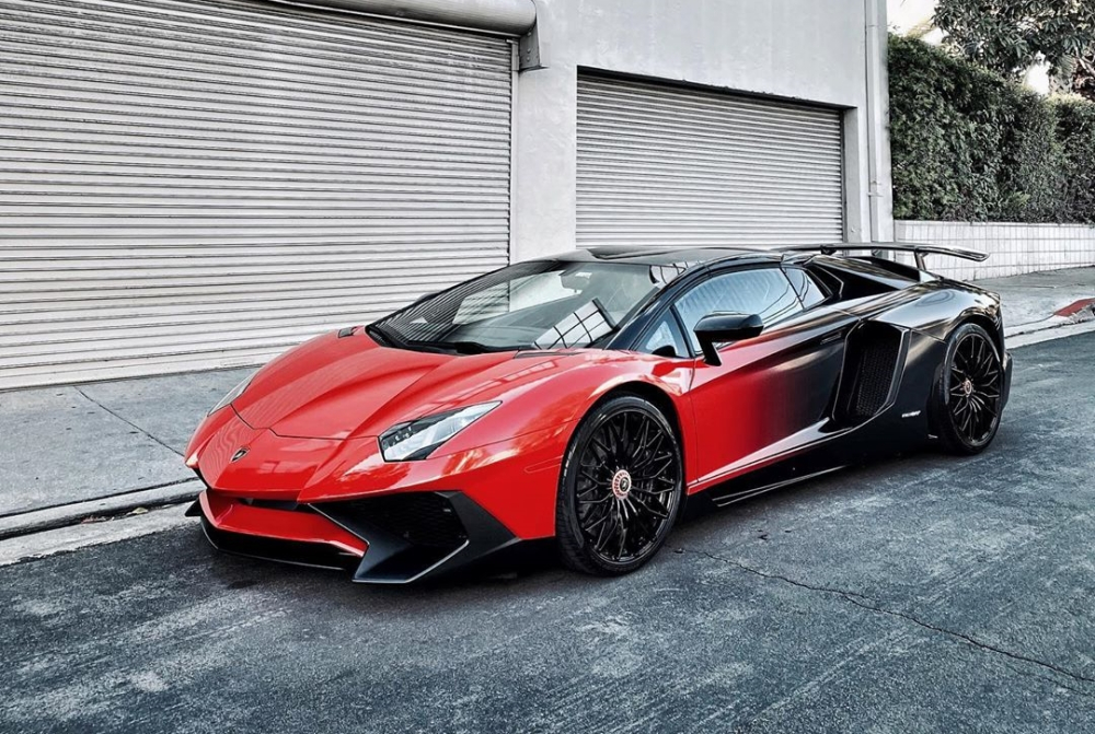 Lamborghini Aventador LP750-4 SV Roadster của tình cũ Rihanna Lamborghini Aventador LP750-4 SV Roadster của tình cũ Rihanna