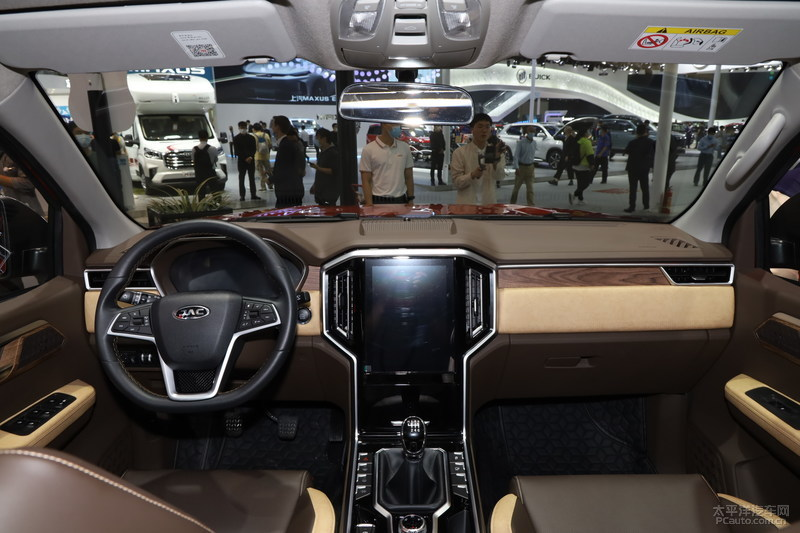 Nội thất của JAC Shuailing T9 trông sang trọng, công nghệ vừa đủ Nội thất của JAC Shuailing T9 trông sang trọng, công nghệ vừa đủ