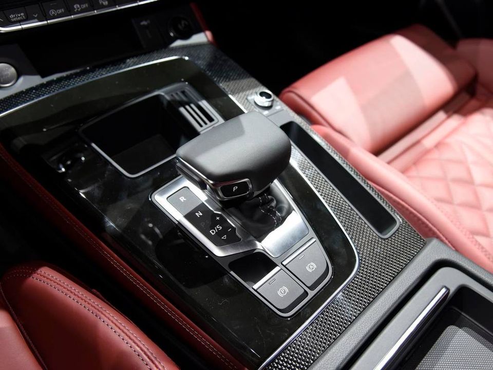 Cần số của Audi Q5L Sportback 2021