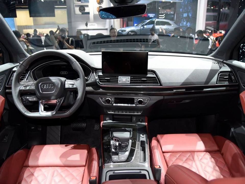 Nội thất b&ecirc;n trong Audi Q5L Sportback 2021