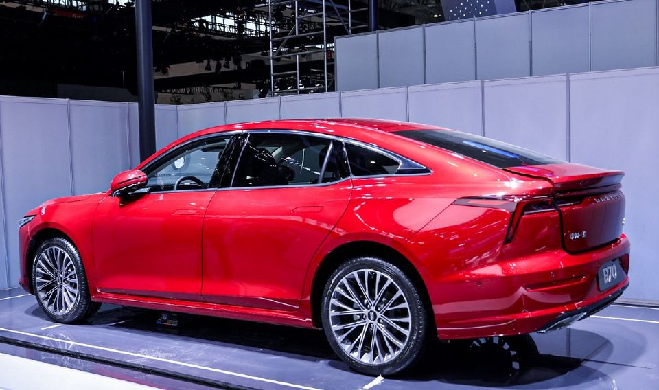 Bestune B70 mang kiểu d&aacute;ng fastback