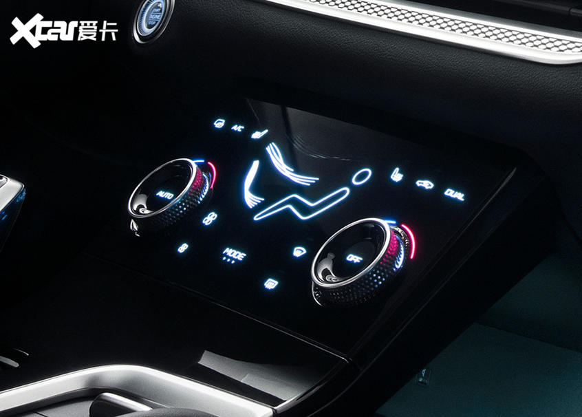 M&agrave;n h&igrave;nh chỉnh điều h&ograve;a của Bestune B70