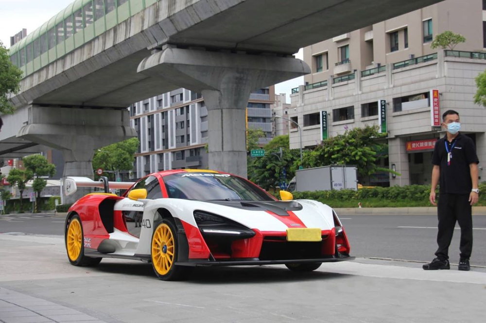 McLaren Senna LM được MSO tạo ra 3 m&agrave;u sơn ch&iacute;nh l&agrave; trắng-đỏ-v&agrave;ng