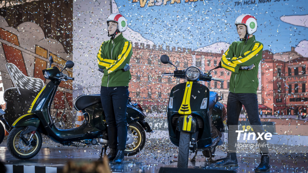 Bộ đôi Vespa Racing Sixties bao gồm hai dòng xe là Sprint và GTS với động cơ 150cc và 300cc. Bộ đôi Vespa Racing Sixties bao gồm hai dòng xe là Sprint và GTS với động cơ 150cc và 300cc.