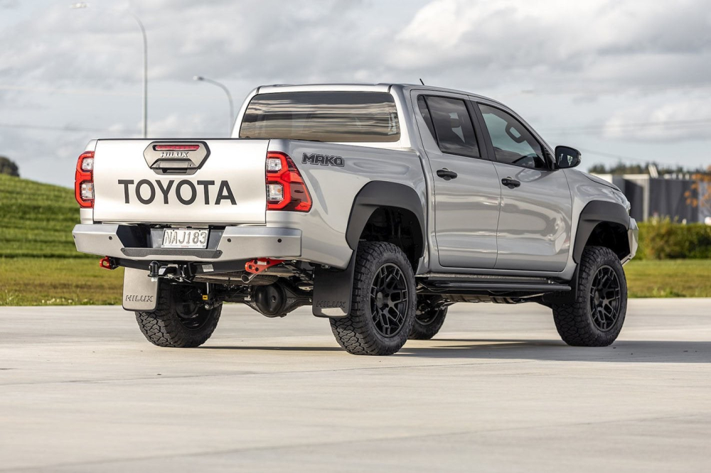 So với bản thường, Toyota Hilux Mako 2021 sở hữu gầm cao hơn