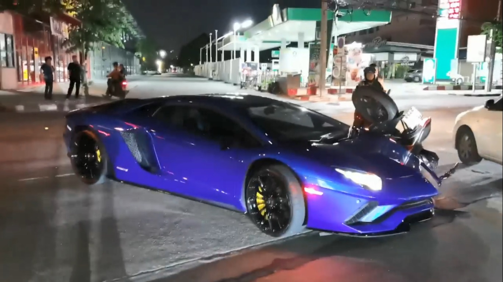 Siêu xe Lamborghini Aventador S có giá từ 25,6 tỷ đồng ở Thái Lan Siêu xe Lamborghini Aventador S có giá từ 25,6 tỷ đồng ở Thái Lan