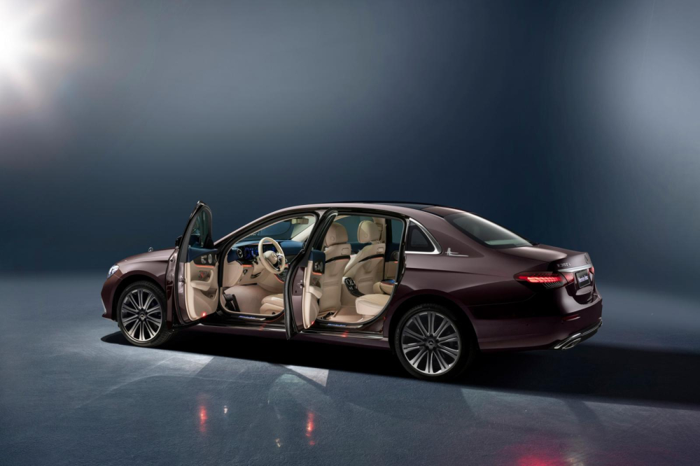 Mercedes-Benz E-Class L 2021 có giá từ 1,46 tỷ đồng