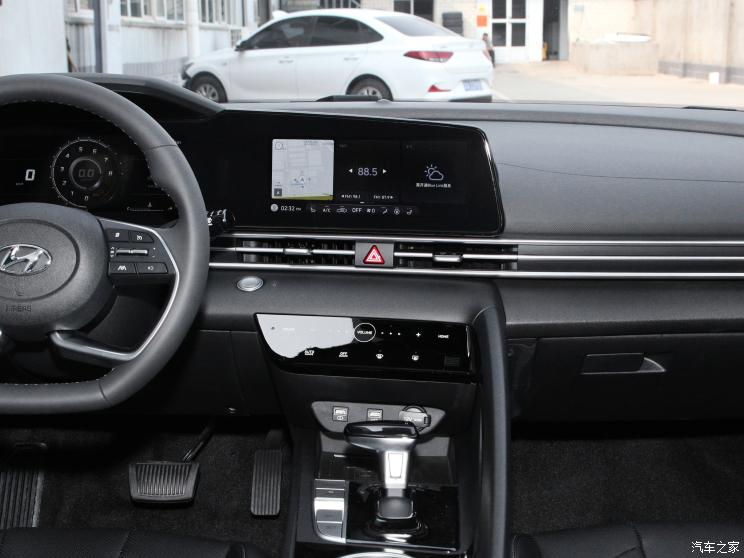 Hyundai Elantra 2021 tại Trung Quốc dùng màn hình cảm ứng để chỉnh điều hòa