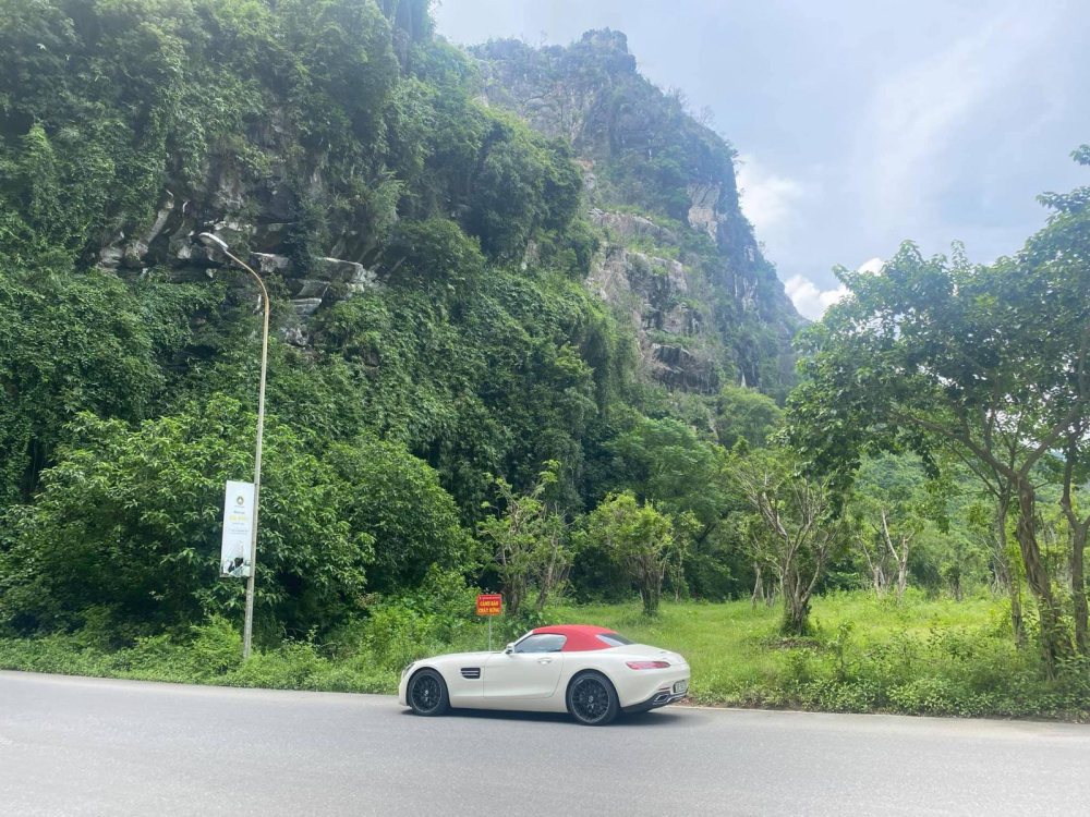 Mercedes-AMG GT Roadster lúc còn ở Ninh Bình