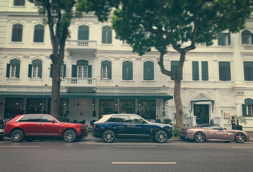 Xe hay tụ tập cùng một chiếc SUV siêu sang Rolls-Royce Cullinan đầu tiên về Việt Nam