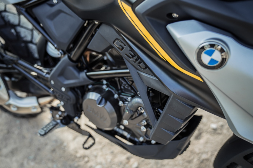 Động cơ xe BMW G310GS 2021 có cải tiến nhỏ ở đầu xylanh