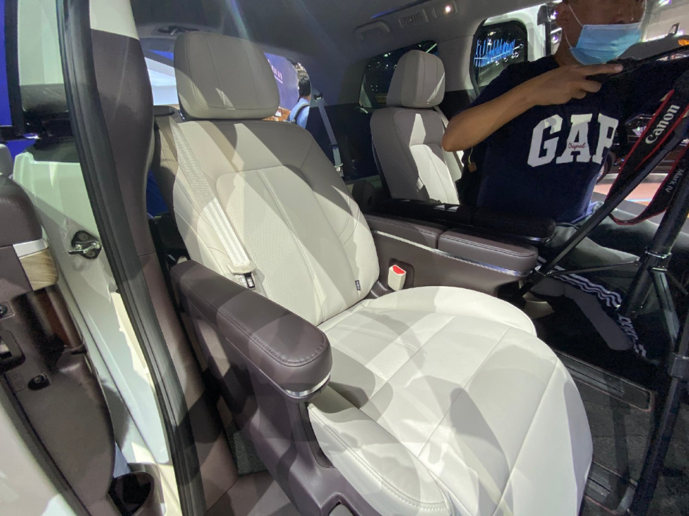 Hàng ghế thứ hai của Trumpchi M8 Master