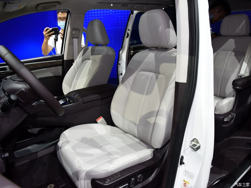 Hàng ghế đầu của Trumpchi M8 Master