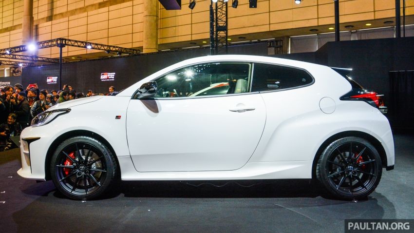 Toyota GR Yaris 2021 dùng vành hợp kim 18 inch và cùm phanh màu đỏ nổi bật
