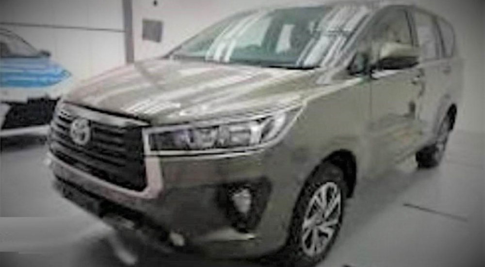 Hình ảnh bằng xương, bằng thịt đầu tiên của Toyota Innova 2021