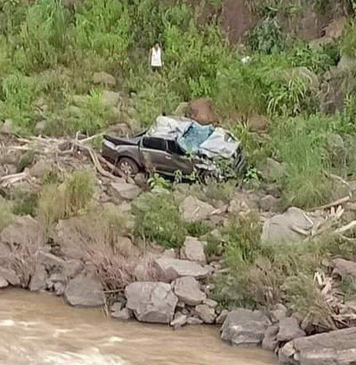 Chiếc xe b&aacute;n tải Ford Ranger tại hiện trường vụ tai nạn giao th&ocirc;ng l&agrave;m 3 thầy c&ocirc; gi&aacute;o thương vong