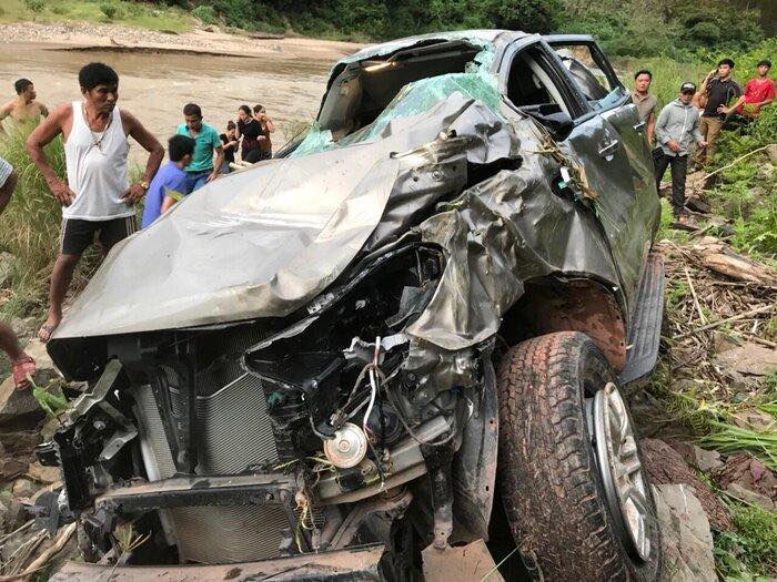 Chiếc xe b&aacute;n tải biến dạng nặng nề v&agrave; rất kh&oacute; để nhận ra đ&acirc;y l&agrave; một chiếc Ford Ranger
