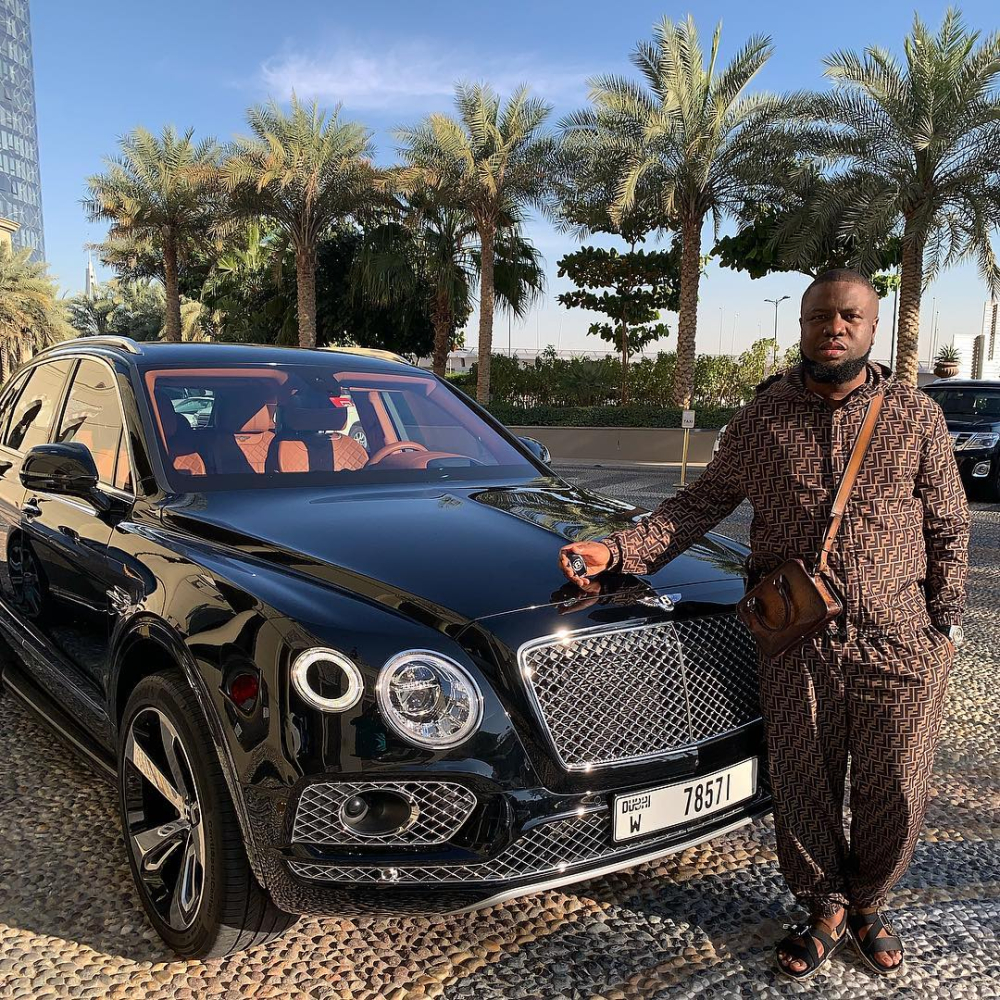 Bên cạnh Bentley Bentayga