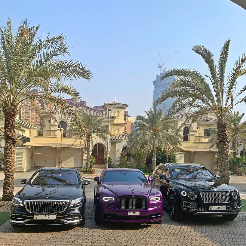 Từ trái sang Mercedes-Maybach S560, Rolls-Royce Wraith Black Badge và Bentley Bentayga