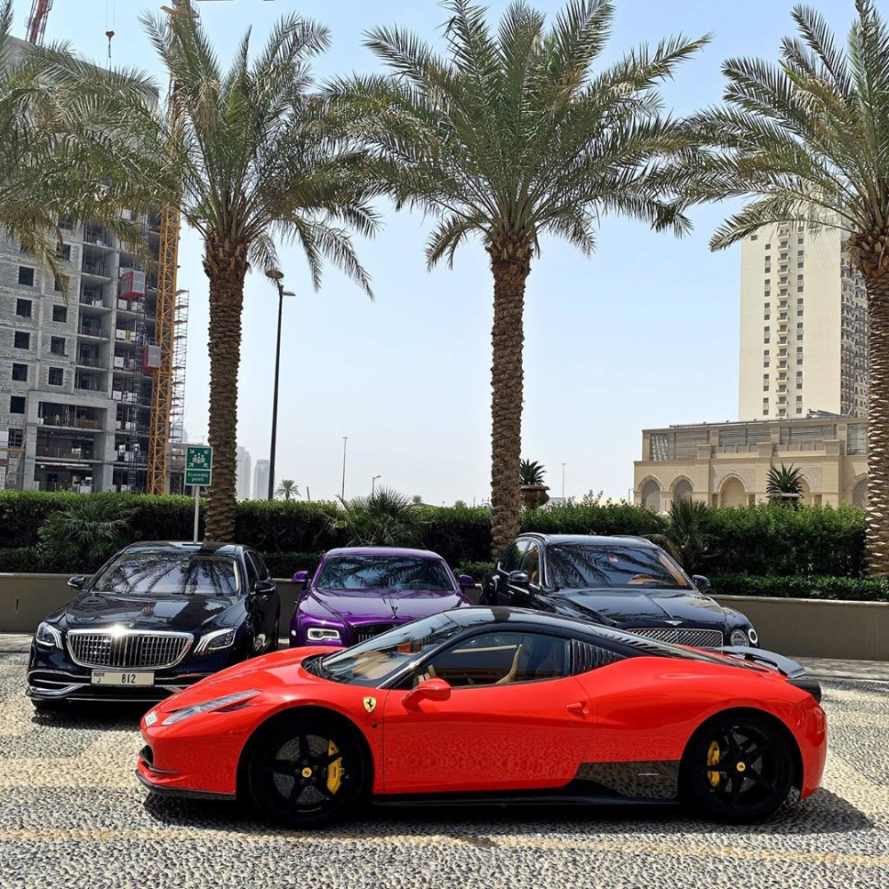 Ferrari 458 Italia độ Novitec cùng với bộ 3 xe siêu sang bao gồm Mercedes-Maybach S560, Rolls-Royce Wraith Black Badge và Bentley Bentayga