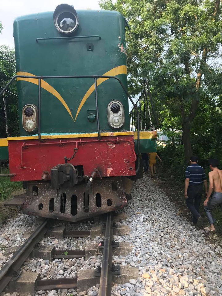 Đo&agrave;n t&agrave;u t&ocirc;ng chiếc &ocirc; t&ocirc; 45 chỗ l&agrave; t&agrave;u chở h&agrave;ng
