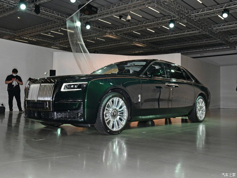 Rolls-Royce Ghost Extended 2021 c&oacute; cửa sau d&agrave;i hơn