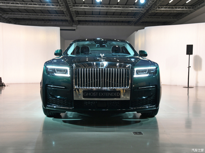 Cận cảnh đầu xe của Rolls-Royce Ghost Extended 2021