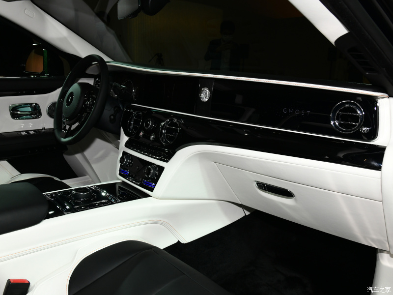 Illuminated Fascia của Rolls-Royce Ghost Extended 2021