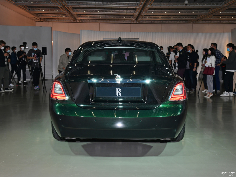 Rolls-Royce Ghost Extended 2021 d&ugrave;ng động cơ V12