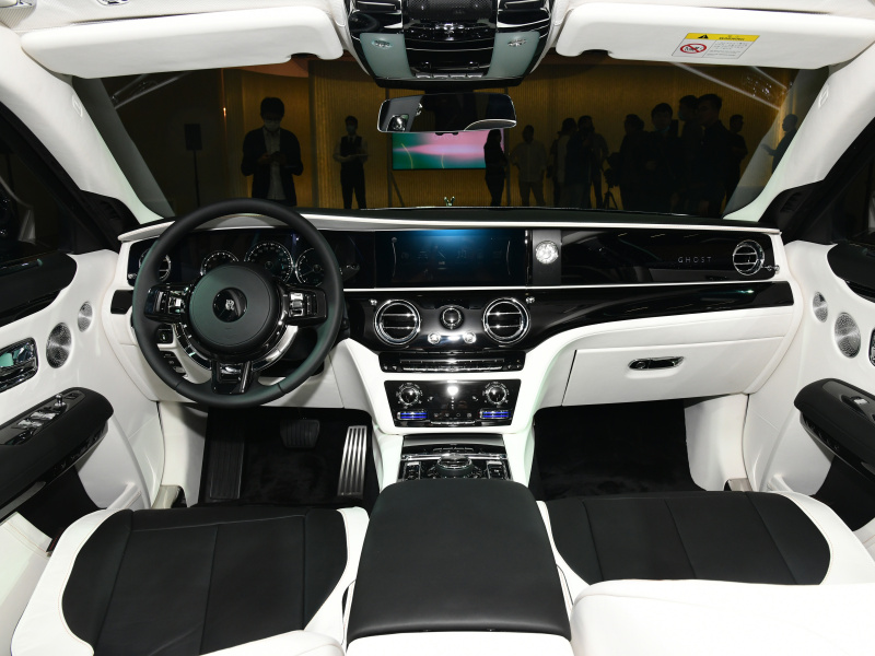 Nội thất b&ecirc;n trong Rolls-Royce Ghost Extended 2021