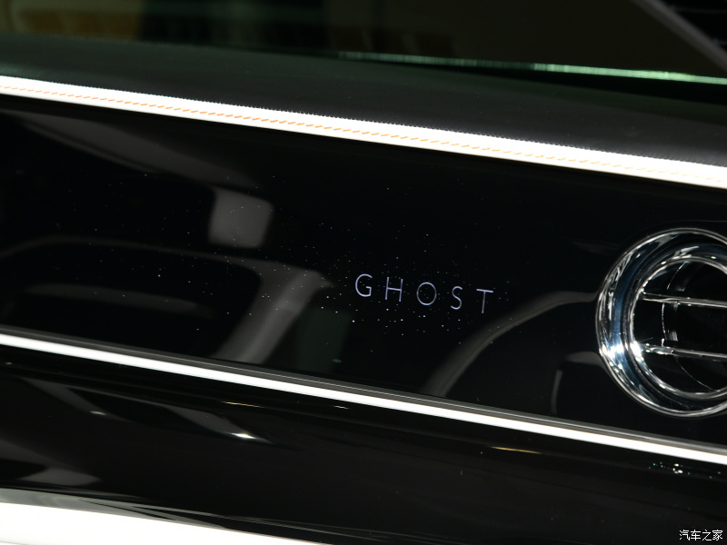 Chi tiết trang tr&iacute; Illuminated Fascia tr&ecirc;n mặt t&aacute;p-l&ocirc;