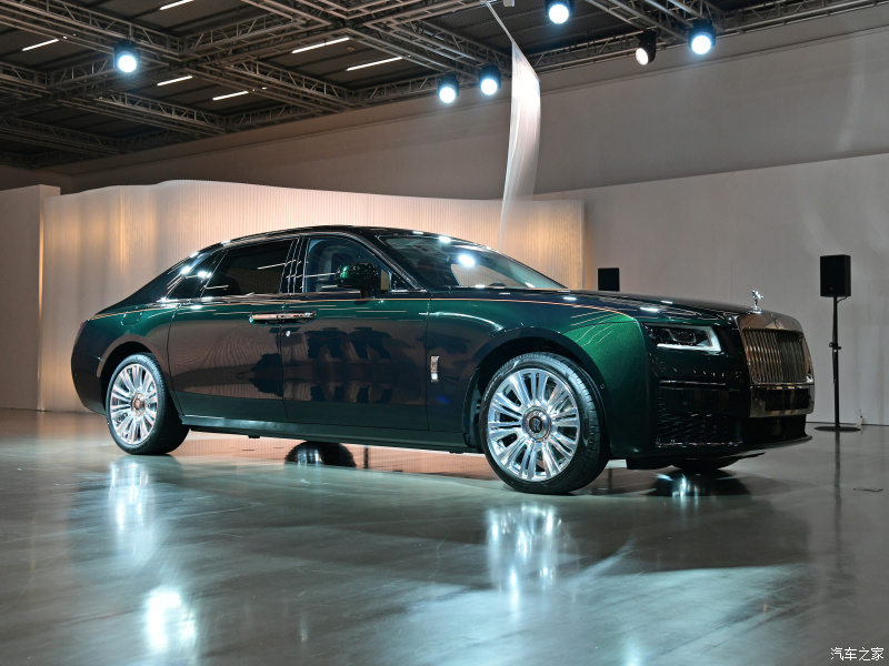 Rolls-Royce Ghost Extended 2021 c&oacute; cửa sau d&agrave;i hơn bản thường