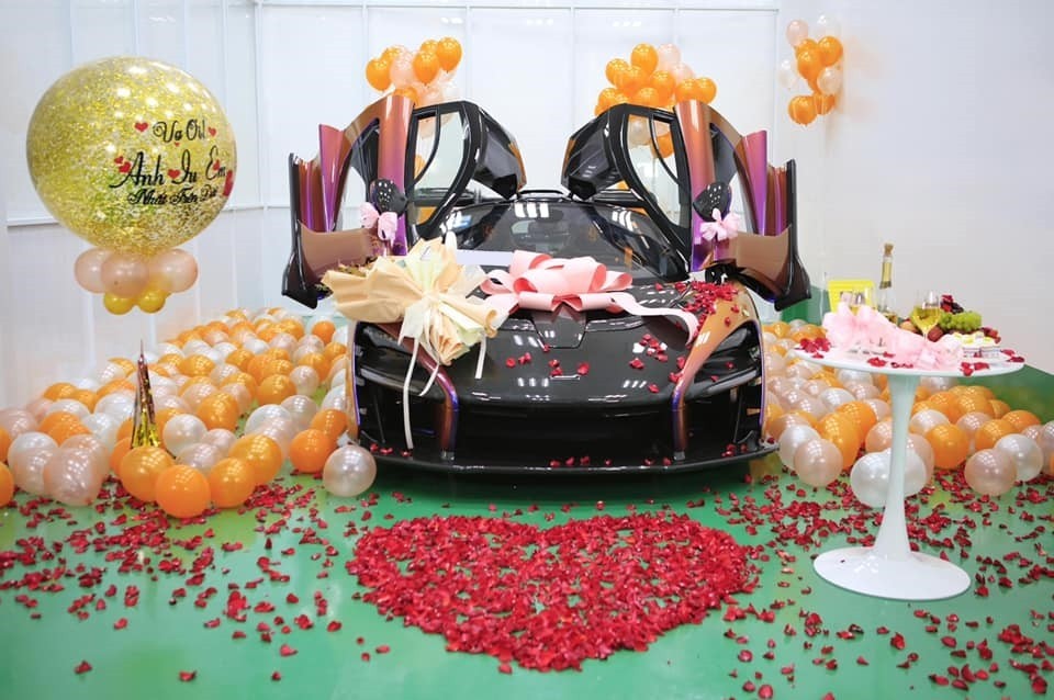 Gi&aacute; xe McLaren Senna của doanh nh&acirc;n quận 12 l&uacute;c mua ở Dubai khoảng 1,7 triệu đ&ocirc; la