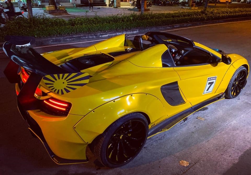 McLaren 650S Spider độ Liberty Walk sau khi mở mui