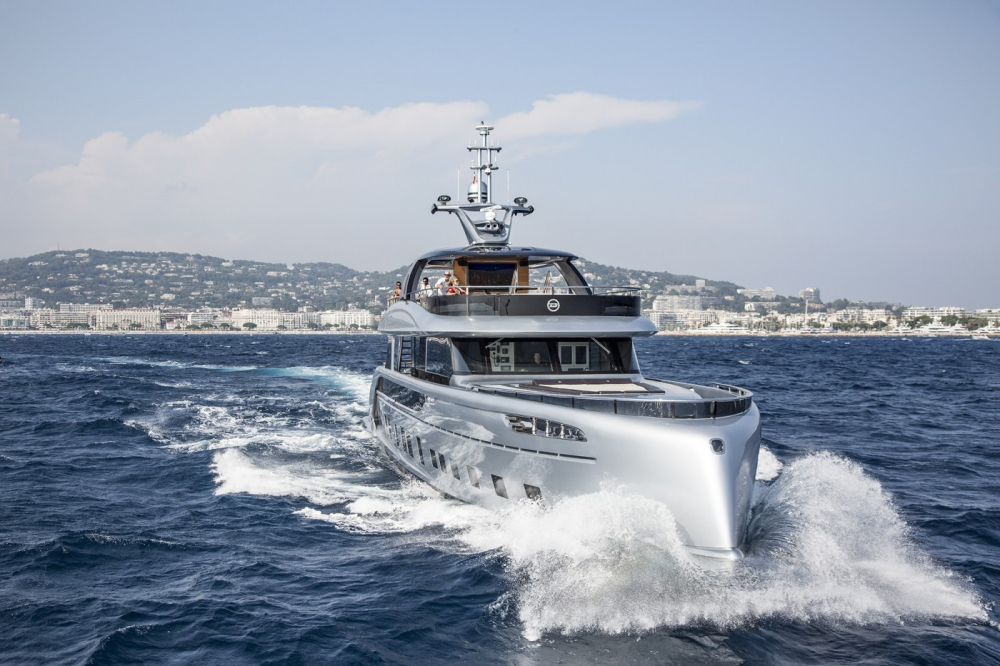 Phía đầu du thuyền GTT 115