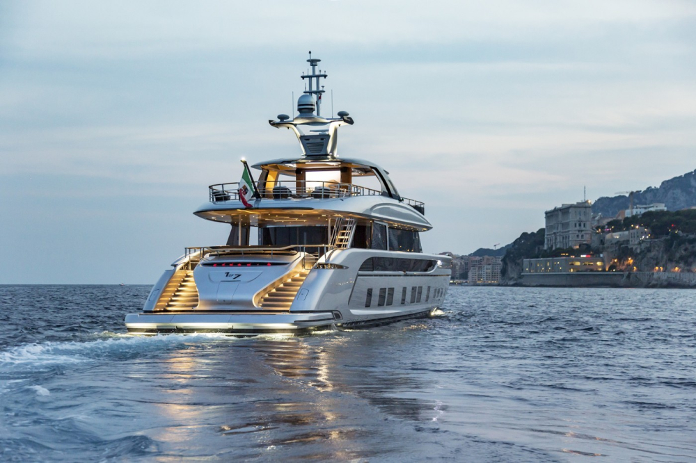 Phía đuôi du thuyền GTT 115