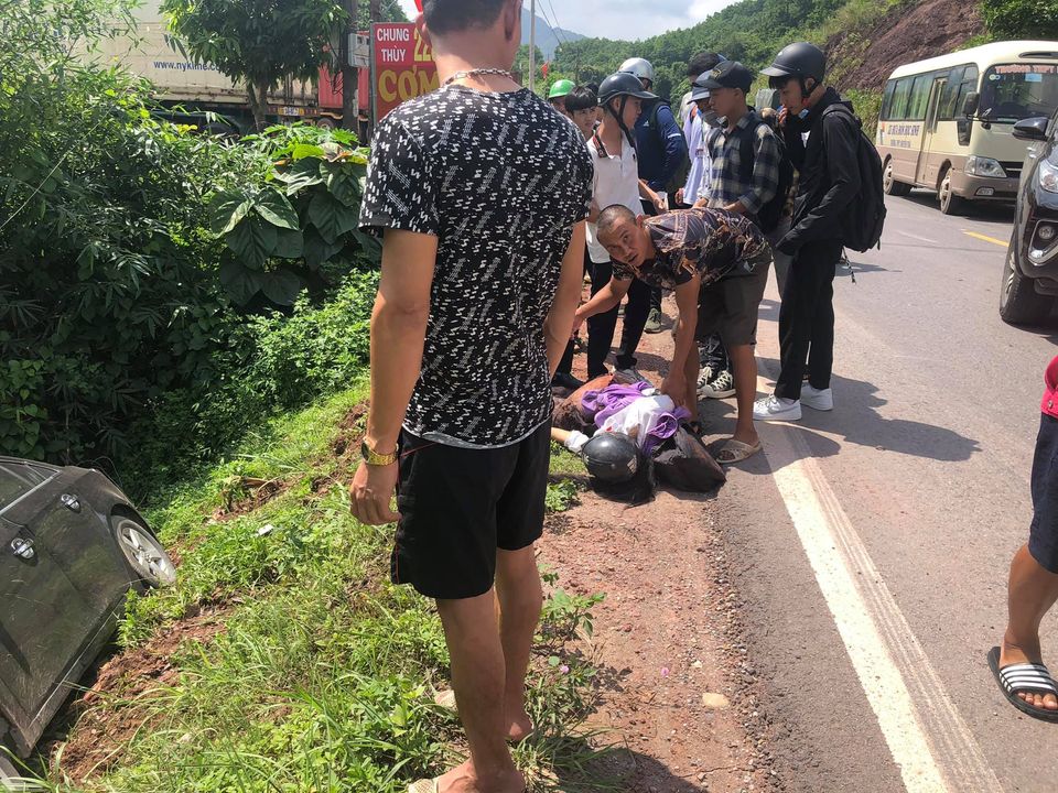 Nữ sinh học lớp 10 bị thương kh&aacute; nặng sau vụ tai nạn