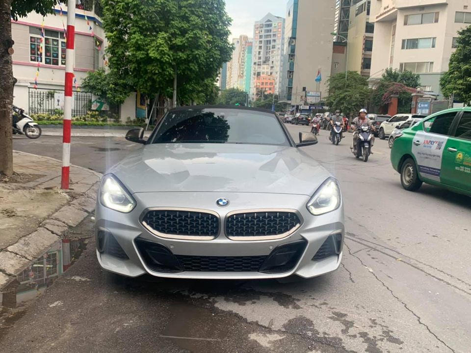 BMW Z4 mui trần thế hệ mới đầu tiên xuất hiện trên đường phố Việt Nam